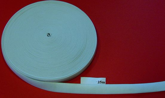 Gumiszalag 15 mm, raschel, nyers fehér.  125 Ft/m ( 25 méter)