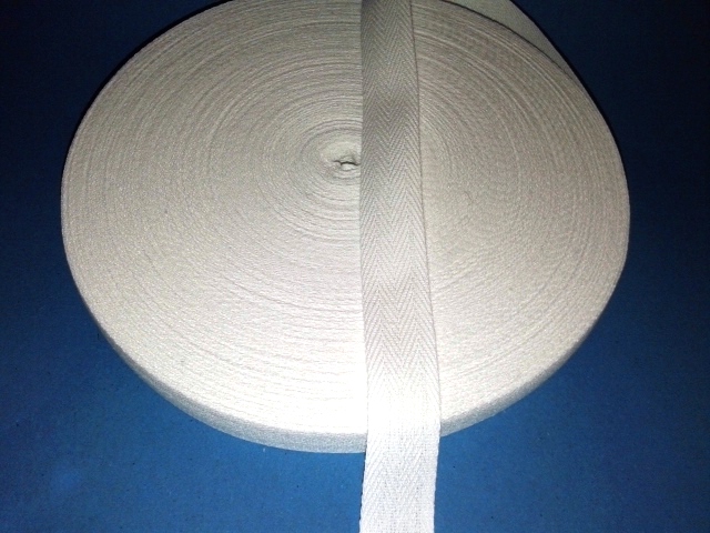Köpper szalag 25 mm, nyersfehér színben, pamut,  110 Ft/méter ( 50 méter)  