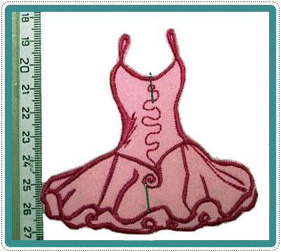 Balerina ruha  8 cm, varrható címke, 250 Ft/db ( 5 db/cs)